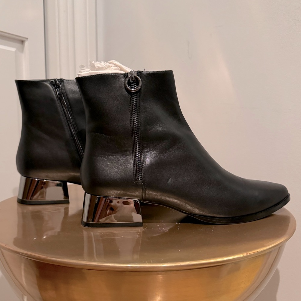 Black leather zippered ankle boots with chrome heel by Vaneli, size 10.5.